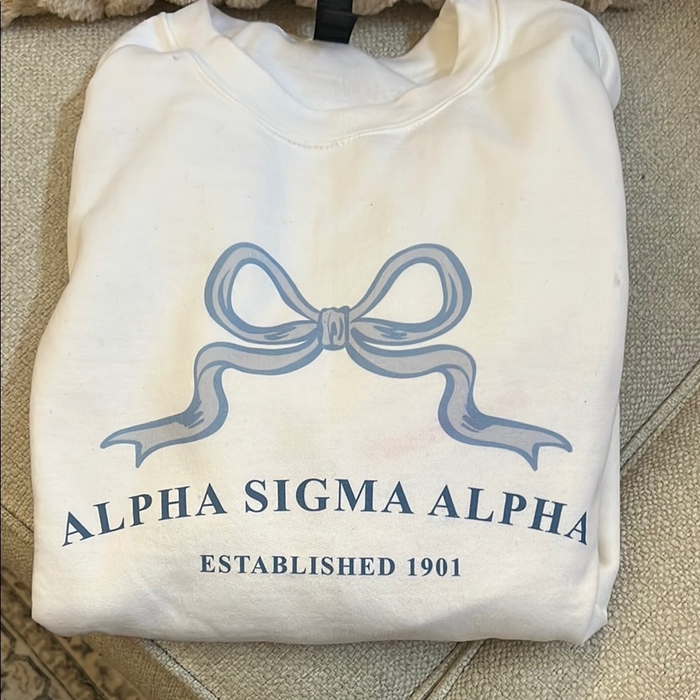 White Crewneck Sweatshirt with Bow Graphic adult size S